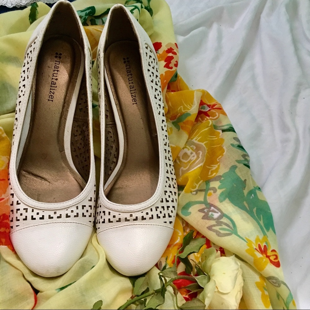 Naturalizer white leather heels size 8.5